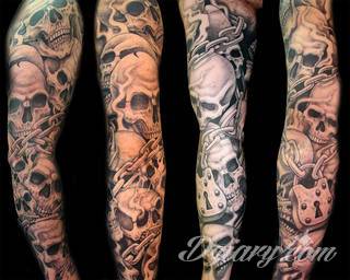 Niesamowite w swojej formie tatuaże-rękawy zajmują cała powierzchnię ramiona i przedramiona. Tworzą jednolitą zdobiącą ciało całość. Taki graficzny rękaw na skórze to tatuaż szczególnie ciekawy w przypadku aktywnych, silnych mężczyzn. 