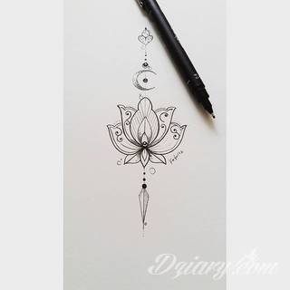 Niesamowite w swojej formie tatuaże-rękawy zajmują cała powierzchnię ramiona i przedramiona. Tworzą jednolitą zdobiącą ciało całość. Taki graficzny rękaw na skórze to tatuaż szczególnie ciekawy w przypadku aktywnych, silnych mężczyzn. 