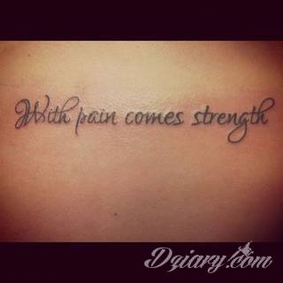 Niesamowite w swojej formie tatuaże-rękawy zajmują cała powierzchnię ramiona i przedramiona. Tworzą jednolitą zdobiącą ciało całość. Taki graficzny rękaw na skórze to tatuaż szczególnie ciekawy w przypadku aktywnych, silnych mężczyzn. 