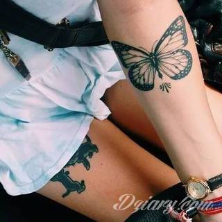 Niesamowite w swojej formie tatuaże-rękawy zajmują cała powierzchnię ramiona i przedramiona. Tworzą jednolitą zdobiącą ciało całość. Taki graficzny rękaw na skórze to tatuaż szczególnie ciekawy w przypadku aktywnych, silnych mężczyzn. 