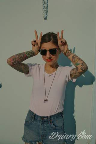 Niesamowite w swojej formie tatuaże-rękawy zajmują cała powierzchnię ramiona i przedramiona. Tworzą jednolitą zdobiącą ciało całość. Taki graficzny rękaw na skórze to tatuaż szczególnie ciekawy w przypadku aktywnych, silnych mężczyzn. 