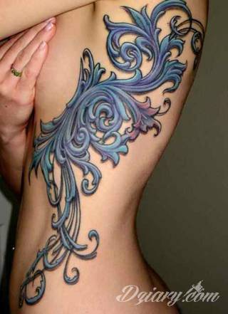 Niesamowite w swojej formie tatuaże-rękawy zajmują cała powierzchnię ramiona i przedramiona. Tworzą jednolitą zdobiącą ciało całość. Taki graficzny rękaw na skórze to tatuaż szczególnie ciekawy w przypadku aktywnych, silnych mężczyzn. 