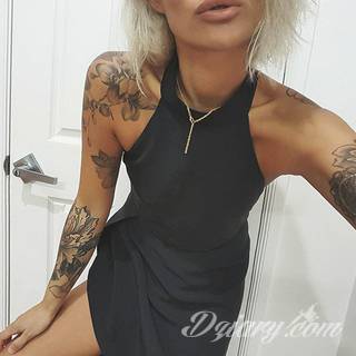 Niesamowite w swojej formie tatuaże-rękawy zajmują cała powierzchnię ramiona i przedramiona. Tworzą jednolitą zdobiącą ciało całość. Taki graficzny rękaw na skórze to tatuaż szczególnie ciekawy w przypadku aktywnych, silnych mężczyzn. 