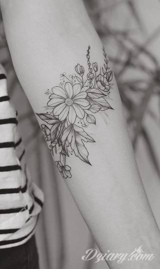 Niesamowite w swojej formie tatuaże-rękawy zajmują cała powierzchnię ramiona i przedramiona. Tworzą jednolitą zdobiącą ciało całość. Taki graficzny rękaw na skórze to tatuaż szczególnie ciekawy w przypadku aktywnych, silnych mężczyzn. 