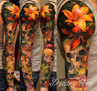 Niesamowite w swojej formie tatuaże-rękawy zajmują cała powierzchnię ramiona i przedramiona. Tworzą jednolitą zdobiącą ciało całość. Taki graficzny rękaw na skórze to tatuaż szczególnie ciekawy w przypadku aktywnych, silnych mężczyzn. 