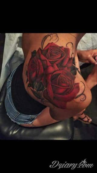 Niesamowite w swojej formie tatuaże-rękawy zajmują cała powierzchnię ramiona i przedramiona. Tworzą jednolitą zdobiącą ciało całość. Taki graficzny rękaw na skórze to tatuaż szczególnie ciekawy w przypadku aktywnych, silnych mężczyzn. 