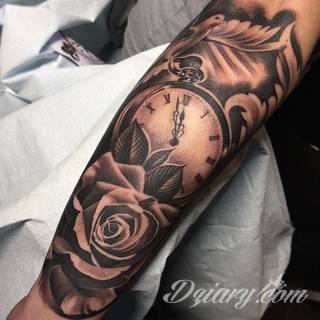 Niesamowite w swojej formie tatuaże-rękawy zajmują cała powierzchnię ramiona i przedramiona. Tworzą jednolitą zdobiącą ciało całość. Taki graficzny rękaw na skórze to tatuaż szczególnie ciekawy w przypadku aktywnych, silnych mężczyzn. 