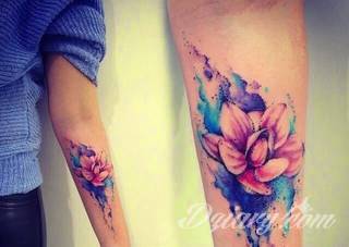 Niesamowite w swojej formie tatuaże-rękawy zajmują cała powierzchnię ramiona i przedramiona. Tworzą jednolitą zdobiącą ciało całość. Taki graficzny rękaw na skórze to tatuaż szczególnie ciekawy w przypadku aktywnych, silnych mężczyzn. 