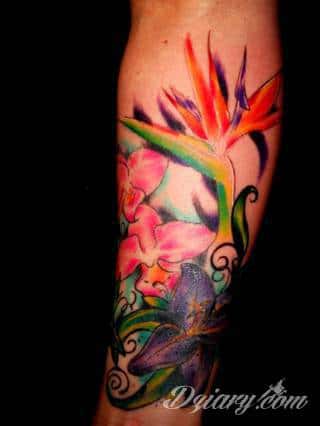 Niesamowite w swojej formie tatuaże-rękawy zajmują cała powierzchnię ramiona i przedramiona. Tworzą jednolitą zdobiącą ciało całość. Taki graficzny rękaw na skórze to tatuaż szczególnie ciekawy w przypadku aktywnych, silnych mężczyzn. 