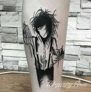 Niesamowite w swojej formie tatuaże-rękawy zajmują cała powierzchnię ramiona i przedramiona. Tworzą jednolitą zdobiącą ciało całość. Taki graficzny rękaw na skórze to tatuaż szczególnie ciekawy w przypadku aktywnych, silnych mężczyzn. 