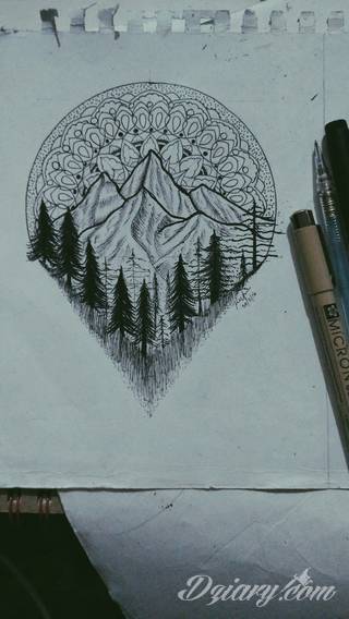 Niesamowite w swojej formie tatuaże-rękawy zajmują cała powierzchnię ramiona i przedramiona. Tworzą jednolitą zdobiącą ciało całość. Taki graficzny rękaw na skórze to tatuaż szczególnie ciekawy w przypadku aktywnych, silnych mężczyzn. 