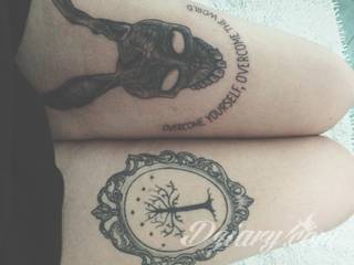 Niesamowite w swojej formie tatuaże-rękawy zajmują cała powierzchnię ramiona i przedramiona. Tworzą jednolitą zdobiącą ciało całość. Taki graficzny rękaw na skórze to tatuaż szczególnie ciekawy w przypadku aktywnych, silnych mężczyzn. 