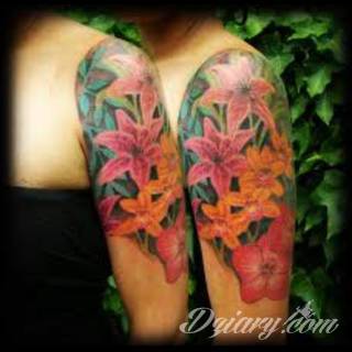 Niesamowite w swojej formie tatuaże-rękawy zajmują cała powierzchnię ramiona i przedramiona. Tworzą jednolitą zdobiącą ciało całość. Taki graficzny rękaw na skórze to tatuaż szczególnie ciekawy w przypadku aktywnych, silnych mężczyzn. 