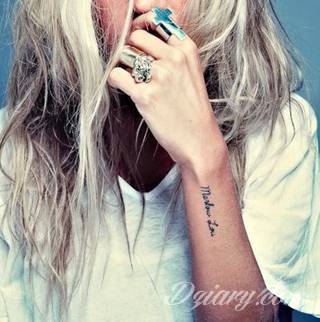 Niesamowite w swojej formie tatuaże-rękawy zajmują cała powierzchnię ramiona i przedramiona. Tworzą jednolitą zdobiącą ciało całość. Taki graficzny rękaw na skórze to tatuaż szczególnie ciekawy w przypadku aktywnych, silnych mężczyzn. 