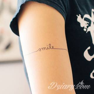 Niesamowite w swojej formie tatuaże-rękawy zajmują cała powierzchnię ramiona i przedramiona. Tworzą jednolitą zdobiącą ciało całość. Taki graficzny rękaw na skórze to tatuaż szczególnie ciekawy w przypadku aktywnych, silnych mężczyzn. 