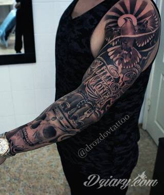 Niesamowite w swojej formie tatuaże-rękawy zajmują cała powierzchnię ramiona i przedramiona. Tworzą jednolitą zdobiącą ciało całość. Taki graficzny rękaw na skórze to tatuaż szczególnie ciekawy w przypadku aktywnych, silnych mężczyzn. 