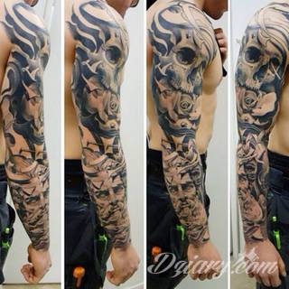 Niesamowite w swojej formie tatuaże-rękawy zajmują cała powierzchnię ramiona i przedramiona. Tworzą jednolitą zdobiącą ciało całość. Taki graficzny rękaw na skórze to tatuaż szczególnie ciekawy w przypadku aktywnych, silnych mężczyzn. 