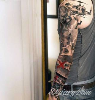 Niesamowite w swojej formie tatuaże-rękawy zajmują cała powierzchnię ramiona i przedramiona. Tworzą jednolitą zdobiącą ciało całość. Taki graficzny rękaw na skórze to tatuaż szczególnie ciekawy w przypadku aktywnych, silnych mężczyzn. 