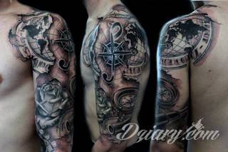 Niesamowite w swojej formie tatuaże-rękawy zajmują cała powierzchnię ramiona i przedramiona. Tworzą jednolitą zdobiącą ciało całość. Taki graficzny rękaw na skórze to tatuaż szczególnie ciekawy w przypadku aktywnych, silnych mężczyzn. 