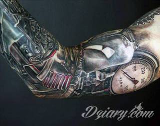 Niesamowite w swojej formie tatuaże-rękawy zajmują cała powierzchnię ramiona i przedramiona. Tworzą jednolitą zdobiącą ciało całość. Taki graficzny rękaw na skórze to tatuaż szczególnie ciekawy w przypadku aktywnych, silnych mężczyzn. 