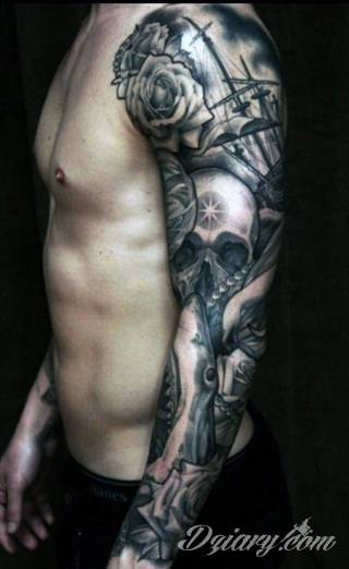 Niesamowite w swojej formie tatuaże-rękawy zajmują cała powierzchnię ramiona i przedramiona. Tworzą jednolitą zdobiącą ciało całość. Taki graficzny rękaw na skórze to tatuaż szczególnie ciekawy w przypadku aktywnych, silnych mężczyzn. 