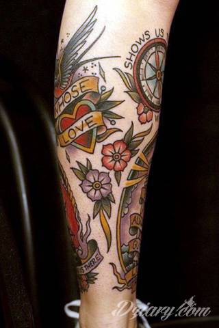 Niesamowite w swojej formie tatuaże-rękawy zajmują cała powierzchnię ramiona i przedramiona. Tworzą jednolitą zdobiącą ciało całość. Taki graficzny rękaw na skórze to tatuaż szczególnie ciekawy w przypadku aktywnych, silnych mężczyzn. 