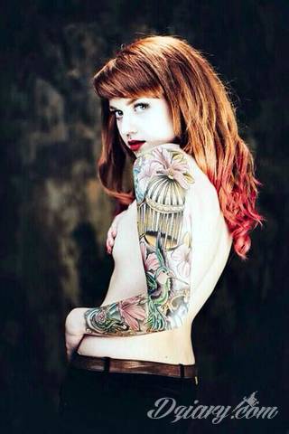 Niesamowite w swojej formie tatuaże-rękawy zajmują cała powierzchnię ramiona i przedramiona. Tworzą jednolitą zdobiącą ciało całość. Taki graficzny rękaw na skórze to tatuaż szczególnie ciekawy w przypadku aktywnych, silnych mężczyzn. 