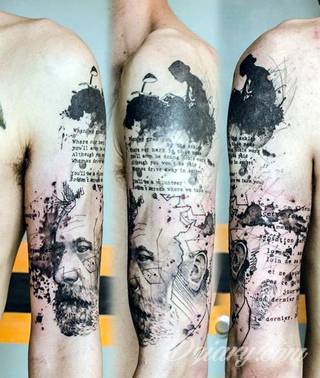 Niesamowite w swojej formie tatuaże-rękawy zajmują cała powierzchnię ramiona i przedramiona. Tworzą jednolitą zdobiącą ciało całość. Taki graficzny rękaw na skórze to tatuaż szczególnie ciekawy w przypadku aktywnych, silnych mężczyzn. 