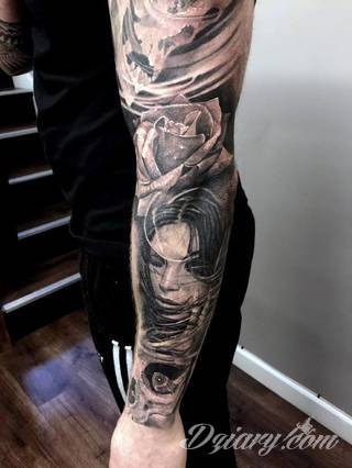 Niesamowite w swojej formie tatuaże-rękawy zajmują cała powierzchnię ramiona i przedramiona. Tworzą jednolitą zdobiącą ciało całość. Taki graficzny rękaw na skórze to tatuaż szczególnie ciekawy w przypadku aktywnych, silnych mężczyzn. 
