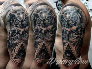 Niesamowite w swojej formie tatuaże-rękawy zajmują cała powierzchnię ramiona i przedramiona. Tworzą jednolitą zdobiącą ciało całość. Taki graficzny rękaw na skórze to tatuaż szczególnie ciekawy w przypadku aktywnych, silnych mężczyzn. 