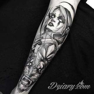 Niesamowite w swojej formie tatuaże-rękawy zajmują cała powierzchnię ramiona i przedramiona. Tworzą jednolitą zdobiącą ciało całość. Taki graficzny rękaw na skórze to tatuaż szczególnie ciekawy w przypadku aktywnych, silnych mężczyzn. 