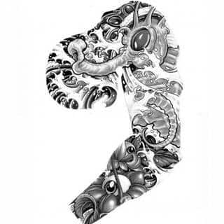 Niesamowite w swojej formie tatuaże-rękawy zajmują cała powierzchnię ramiona i przedramiona. Tworzą jednolitą zdobiącą ciało całość. Taki graficzny rękaw na skórze to tatuaż szczególnie ciekawy w przypadku aktywnych, silnych mężczyzn. 