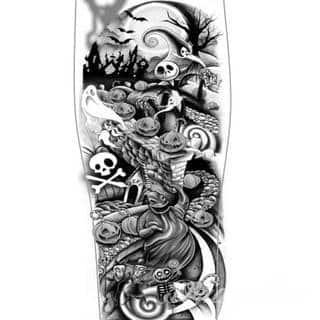 Niesamowite w swojej formie tatuaże-rękawy zajmują cała powierzchnię ramiona i przedramiona. Tworzą jednolitą zdobiącą ciało całość. Taki graficzny rękaw na skórze to tatuaż szczególnie ciekawy w przypadku aktywnych, silnych mężczyzn. 