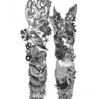 Niesamowite w swojej formie tatuaże-rękawy zajmują cała powierzchnię ramiona i przedramiona. Tworzą jednolitą zdobiącą ciało całość. Taki graficzny rękaw na skórze to tatuaż szczególnie ciekawy w przypadku aktywnych, silnych mężczyzn. 
