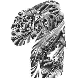 Niesamowite w swojej formie tatuaże-rękawy zajmują cała powierzchnię ramiona i przedramiona. Tworzą jednolitą zdobiącą ciało całość. Taki graficzny rękaw na skórze to tatuaż szczególnie ciekawy w przypadku aktywnych, silnych mężczyzn. 