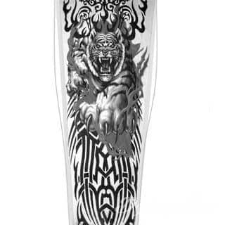 Niesamowite w swojej formie tatuaże-rękawy zajmują cała powierzchnię ramiona i przedramiona. Tworzą jednolitą zdobiącą ciało całość. Taki graficzny rękaw na skórze to tatuaż szczególnie ciekawy w przypadku aktywnych, silnych mężczyzn. 