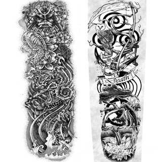 Niesamowite w swojej formie tatuaże-rękawy zajmują cała powierzchnię ramiona i przedramiona. Tworzą jednolitą zdobiącą ciało całość. Taki graficzny rękaw na skórze to tatuaż szczególnie ciekawy w przypadku aktywnych, silnych mężczyzn. 