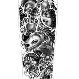 Niesamowite w swojej formie tatuaże-rękawy zajmują cała powierzchnię ramiona i przedramiona. Tworzą jednolitą zdobiącą ciało całość. Taki graficzny rękaw na skórze to tatuaż szczególnie ciekawy w przypadku aktywnych, silnych mężczyzn. 