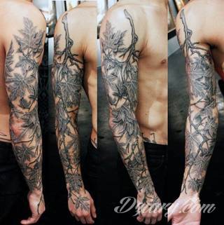 Niesamowite w swojej formie tatuaże-rękawy zajmują cała powierzchnię ramiona i przedramiona. Tworzą jednolitą zdobiącą ciało całość. Taki graficzny rękaw na skórze to tatuaż szczególnie ciekawy w przypadku aktywnych, silnych mężczyzn. 