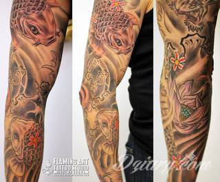 Niesamowite w swojej formie tatuaże-rękawy zajmują cała powierzchnię ramiona i przedramiona. Tworzą jednolitą zdobiącą ciało całość. Taki graficzny rękaw na skórze to tatuaż szczególnie ciekawy w przypadku aktywnych, silnych mężczyzn. 