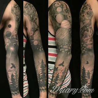 Niesamowite w swojej formie tatuaże-rękawy zajmują cała powierzchnię ramiona i przedramiona. Tworzą jednolitą zdobiącą ciało całość. Taki graficzny rękaw na skórze to tatuaż szczególnie ciekawy w przypadku aktywnych, silnych mężczyzn. 