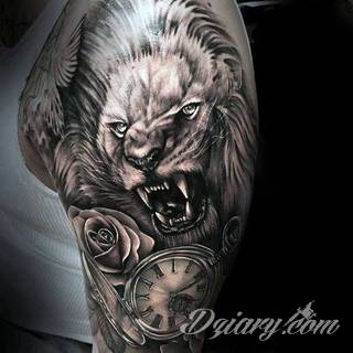 Jeden z najpopularniejszych formatów graficznych na tatuaże. Róża, kwiat o wyjątkowej symbolice, to grafika o szczególnej kolorystyce na ciele. Królowa kwiatów - za którą uważana jest róża - to ciekawie skomponowane wymiary rysunków: niewielkie jak i komponowane np. z czaszką. 