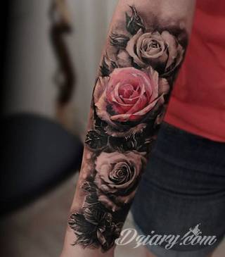 Jeden z najpopularniejszych formatów graficznych na tatuaże. Róża, kwiat o wyjątkowej symbolice, to grafika o szczególnej kolorystyce na ciele. Królowa kwiatów - za którą uważana jest róża - to ciekawie skomponowane wymiary rysunków: niewielkie jak i komponowane np. z czaszką. 