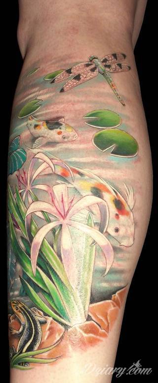 Tatuaże z rybą koi to symbolika dążenia - wytrwałego kierowania się w określoną stronę za wszelką cenę i niezależnie od okoliczności. Rysunki z rybą Koi to jednak również ogromna mnogość barw; tworzony w ten sposób karp staje się prawdziwie fantazyjną grafiką na ciele. 