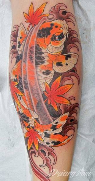 Tatuaże z rybą koi to symbolika dążenia - wytrwałego kierowania się w określoną stronę za wszelką cenę i niezależnie od okoliczności. Rysunki z rybą Koi to jednak również ogromna mnogość barw; tworzony w ten sposób karp staje się prawdziwie fantazyjną grafiką na ciele. 
