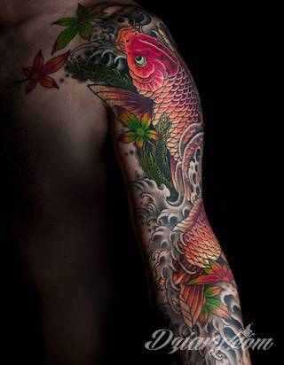 Tatuaże z rybą koi to symbolika dążenia - wytrwałego kierowania się w określoną stronę za wszelką cenę i niezależnie od okoliczności. Rysunki z rybą Koi to jednak również ogromna mnogość barw; tworzony w ten sposób karp staje się prawdziwie fantazyjną grafiką na ciele. 