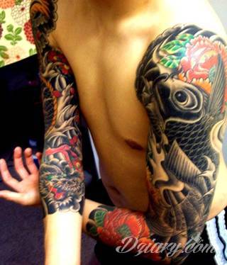 Tatuaże z rybą koi to symbolika dążenia - wytrwałego kierowania się w określoną stronę za wszelką cenę i niezależnie od okoliczności. Rysunki z rybą Koi to jednak również ogromna mnogość barw; tworzony w ten sposób karp staje się prawdziwie fantazyjną grafiką na ciele. 