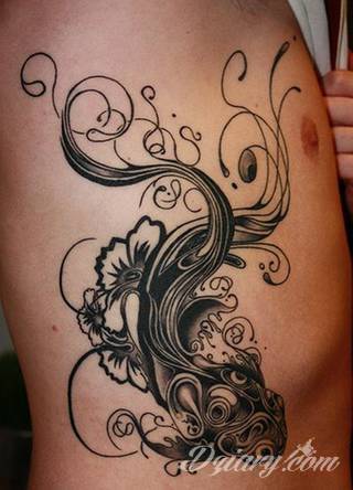 Tatuaże z rybą koi to symbolika dążenia - wytrwałego kierowania się w określoną stronę za wszelką cenę i niezależnie od okoliczności. Rysunki z rybą Koi to jednak również ogromna mnogość barw; tworzony w ten sposób karp staje się prawdziwie fantazyjną grafiką na ciele. 