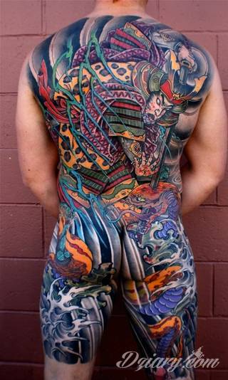 Drapieżne tatuaże niczym wprost z ciał japońskich wojowników doceniane są za różnorodność i oryginalność. Samurajskie tatuaże to przede wszystkim drobiazgowość kreski połączona z czasami fantazyjną kolorystyką. Japońskie wzory najczęściej nawiązują do motywu azjatyckiego miecza. 