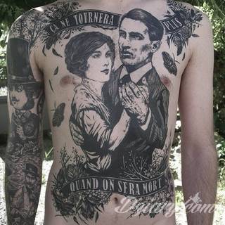 Erotyczne i intymne tatuaże przyciągające uwagę to zarówno symboliczne niewielkie grafiki jak i rozbudowane obrazy ulokowane pod piersiami, na udach czy w miejscach intymnych. Seksowne tatuaże nie muszą się jednak ograniczać wyłącznie do tych lokalizacji. 